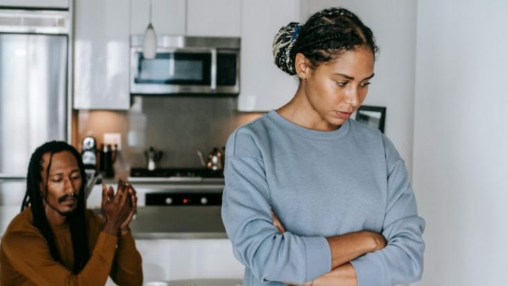 10 Reasons Why You Feel Alone In a Relationship
