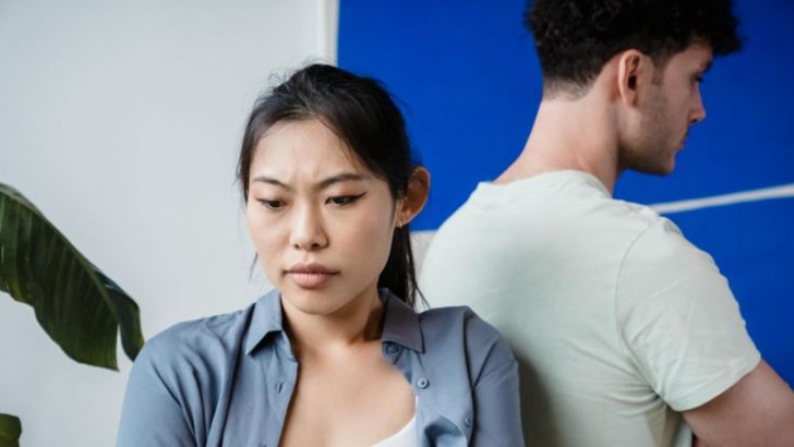 10 Signs of Commitment Issues In Relationships