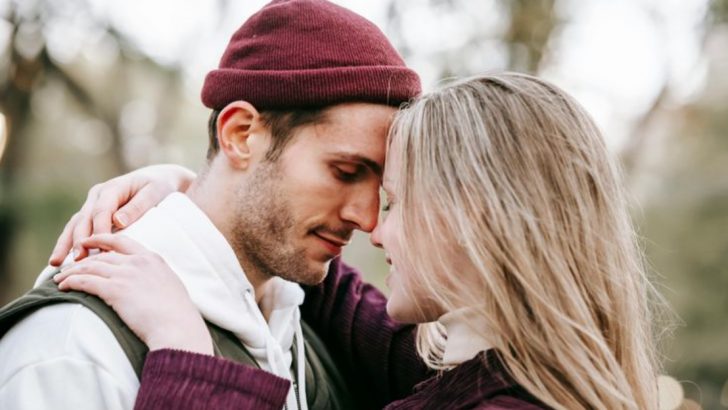 10 Small Behaviors That Will Help You Stay In Love for a Long Time