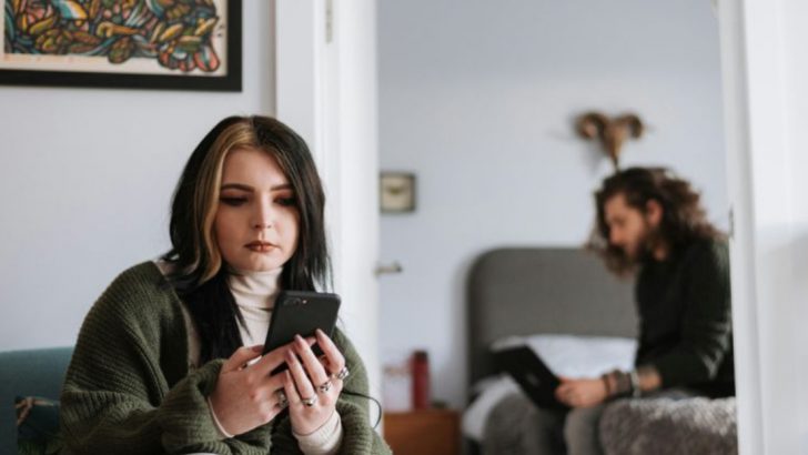 10 Ways Couples Fall Into the ‘Roommate’ Trap In a Long-Term Relationship
