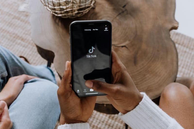 Digital Connection Over Real-Life Intimacy