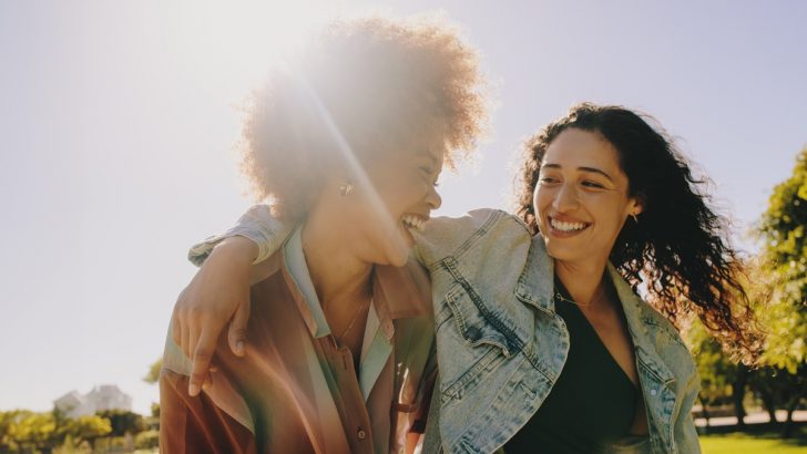 5 Signs of ‘Love Bombing’ In Friendships You Should Never Ignore
