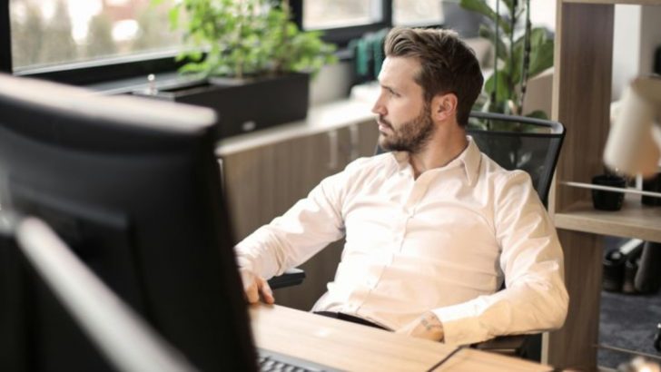 10 Behaviours You Think Make You Look Mysterious but Are Actually Just Rude