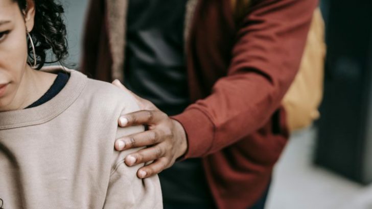 10 Habits That Slowly Destroy Trust In Relationships, Even When You’re Loyal
