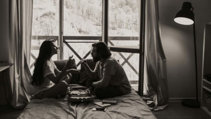 10 Signs You’re Deeply In Love with Someone