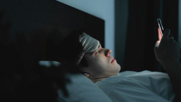 10 Things We Do to ‘Unwind’ That Actually Make Us More Stressed