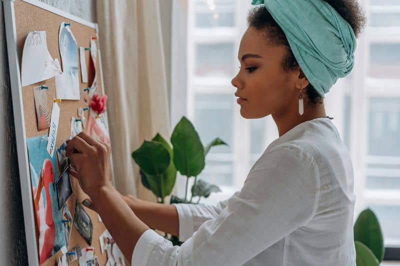 Aries (March 21 - April 19): Dynamic Vision Boards