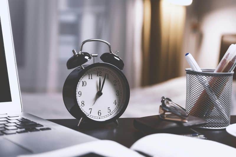 Stopped Clocks Freezing Time