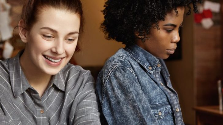 10 Signs Someone’s Pretending to Be Your Friend Just to Use You