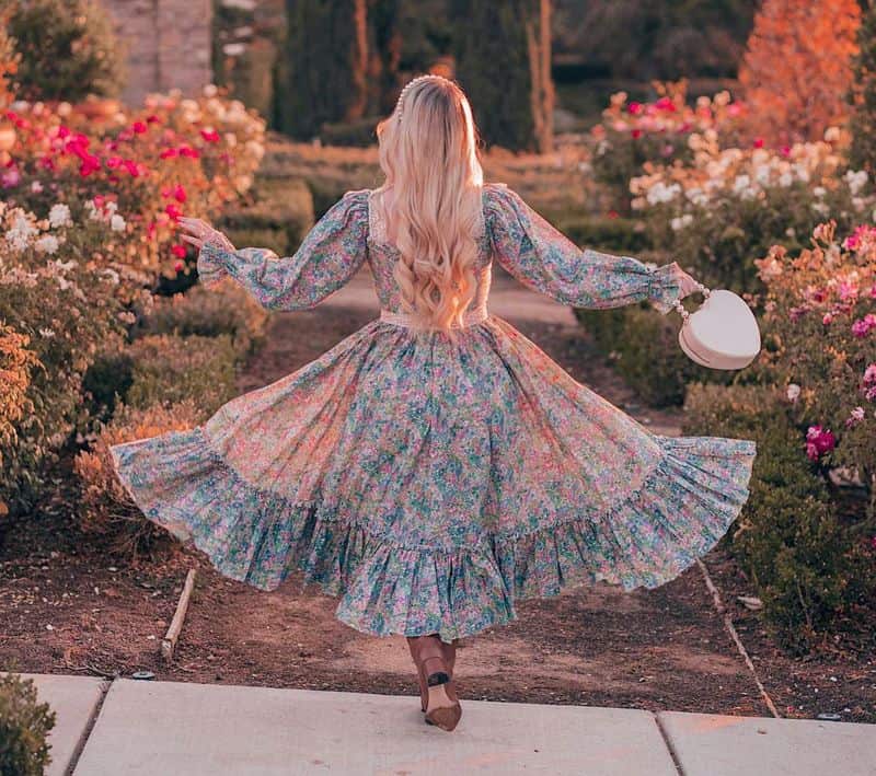 Cancer: Vintage-Inspired Romantic Silhouettes