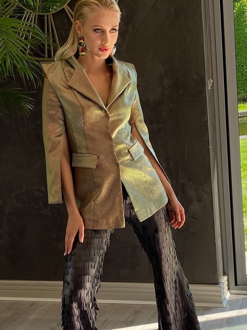 Leo: Statement Metallics and Bold Textures