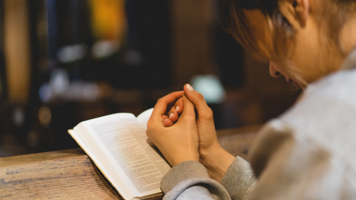 8 Bible Verses That Will Calm You Instantly