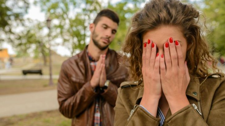 10 Warning Signs Someone Is Too Obsessed With You