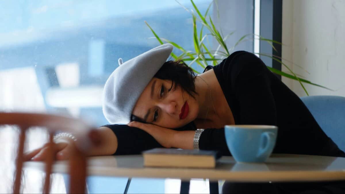 nice woman cafe