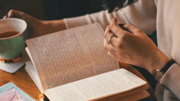 How Journaling Helps Us Deal With Emotions and Why You Should Start Now