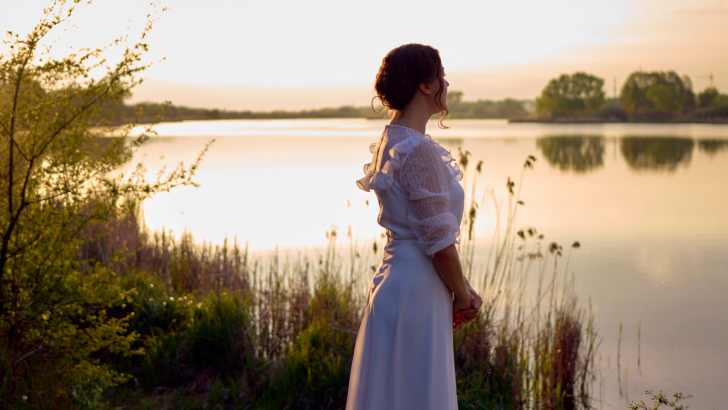 Have You Seen the Mysterious Woman in White Who Appears Before Change?