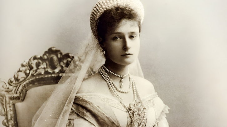 Russian Tsarina Alexandra Who Still Haunts Russian Palaces