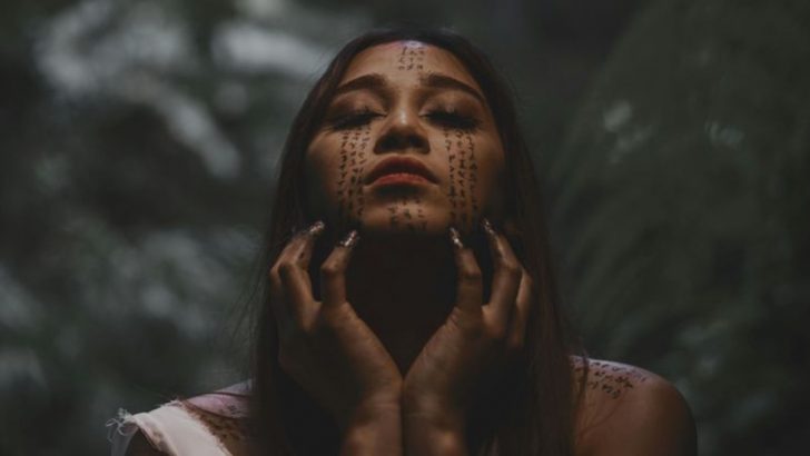 10 Signs You&rsquo;re a Natural Born Witch