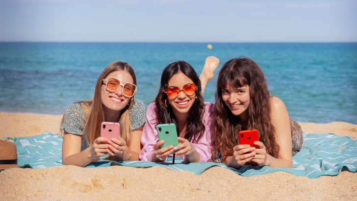 10 Social Media Patterns Linked to Low Self-Worth