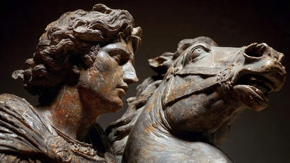 alexander the great statue