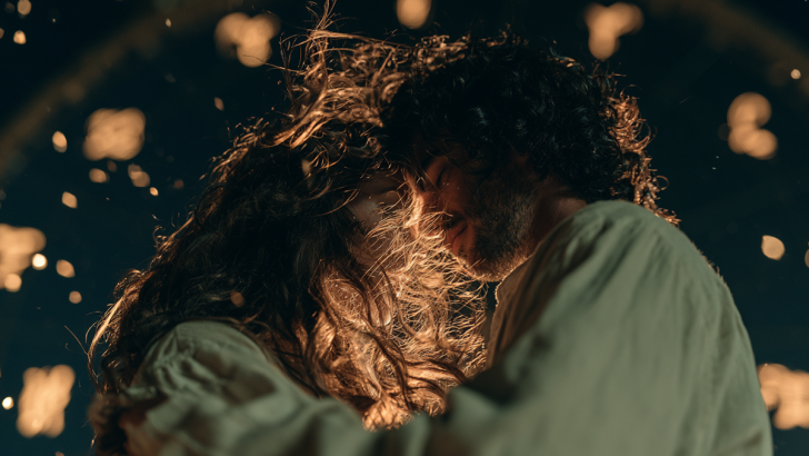 These Zodiac Signs Might Reconnect with an Ex Before August Ends