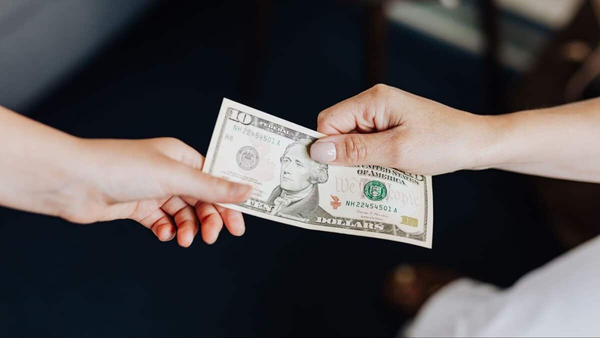 narcissist money